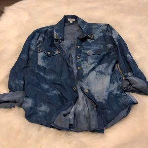Light jean jacket button up